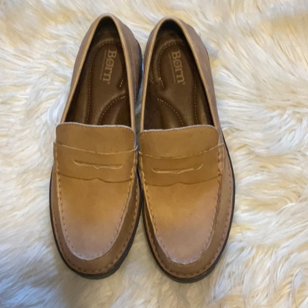 Born Carrera Women’s Taupe Slip On Lug Sole Hand Crafted Loafers Size 8.5 Preppy